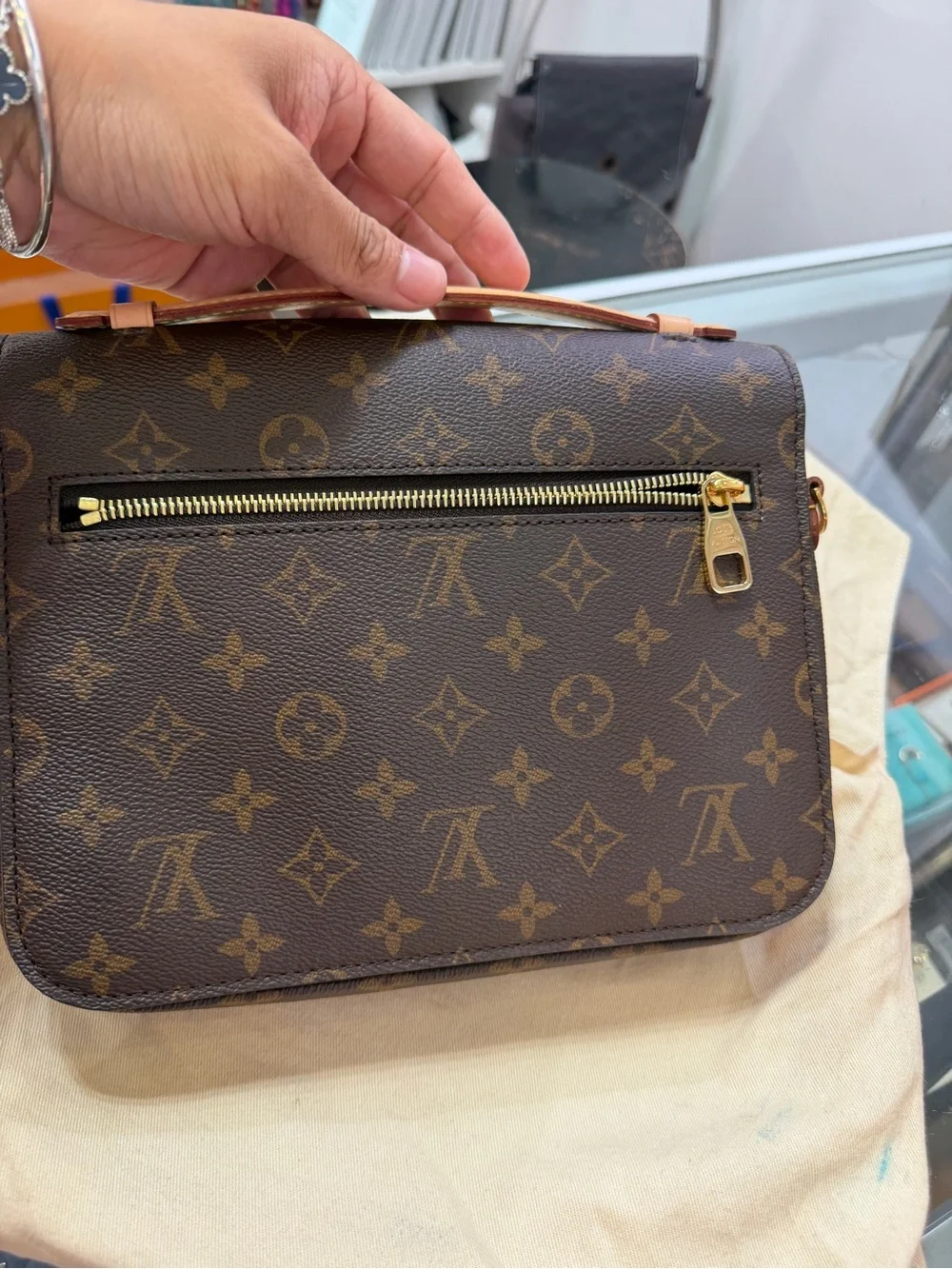 Louis Vuitton classic lv